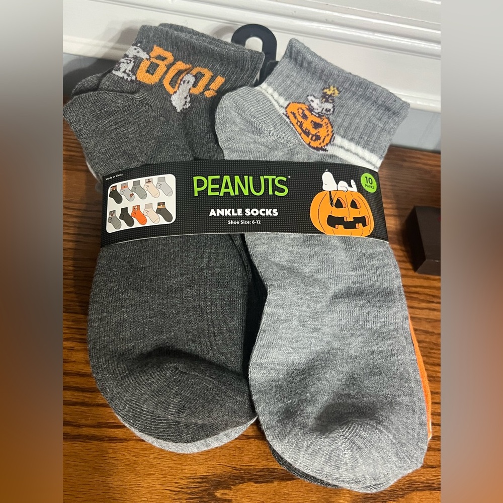 Peanuts 10 Pairs Mens Gray and Orange Designed Halloween Socks-NWT